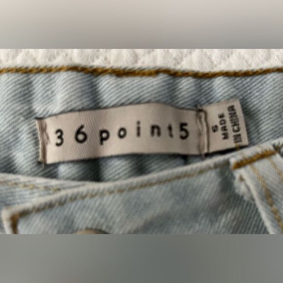 36 Point 5 Distressed Floral Embroidered Cut-Off Distressed Denim Shorts SZ S - Picture 7 of 9